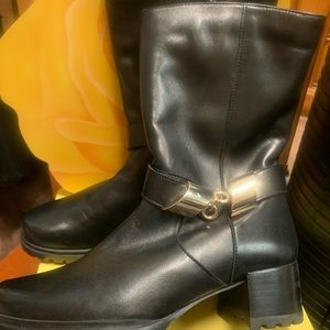 Black leather lined STUART WEITZMAN